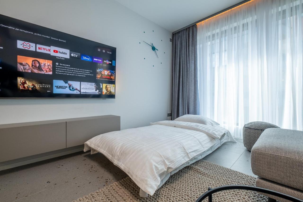 Emirates Lux Apartment And Parking Sofia Exterior photo