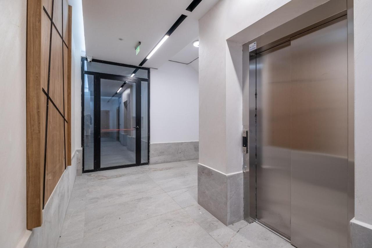 Emirates Lux Apartment And Parking Sofia Exterior photo