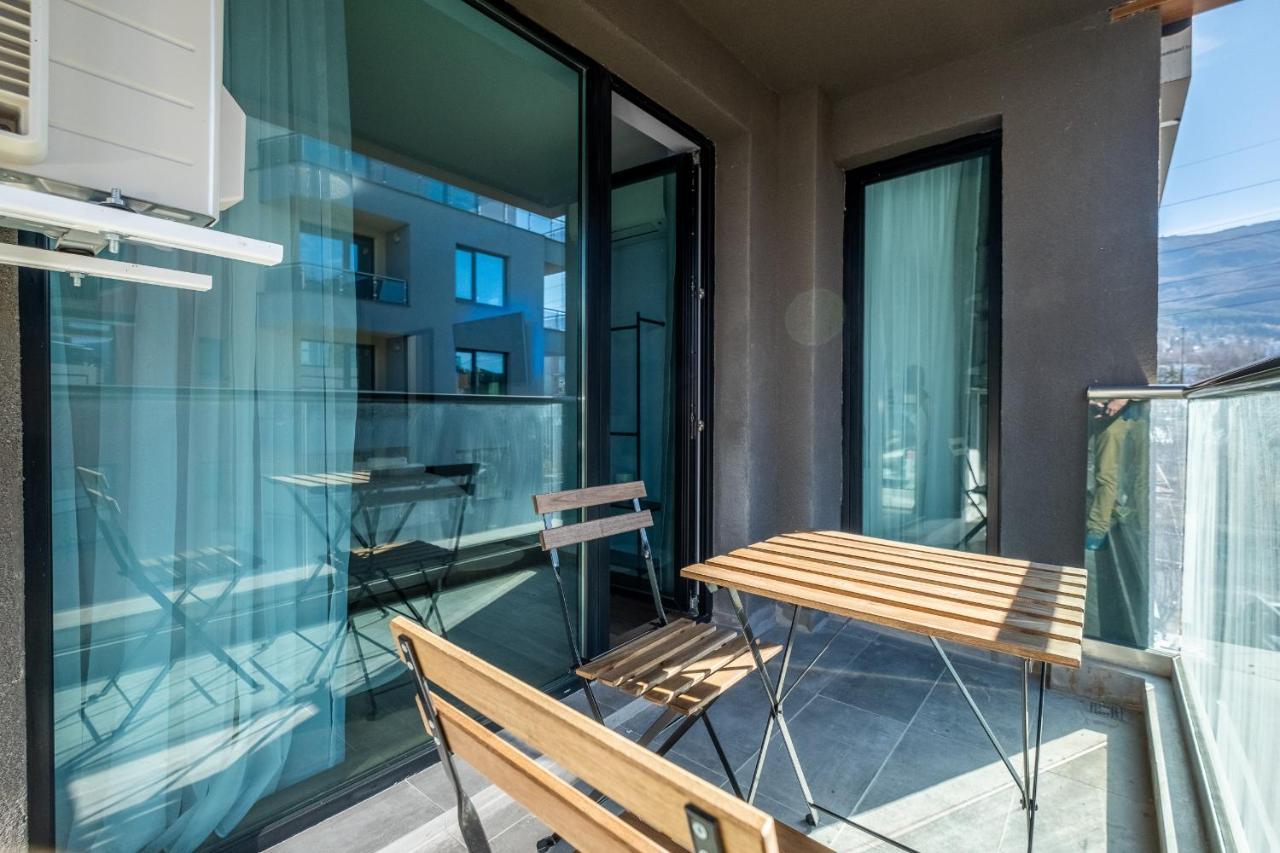 Emirates Lux Apartment And Parking Sofia Exterior photo