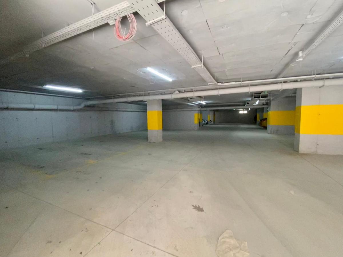 Emirates Lux Apartment And Parking Sofia Exterior photo