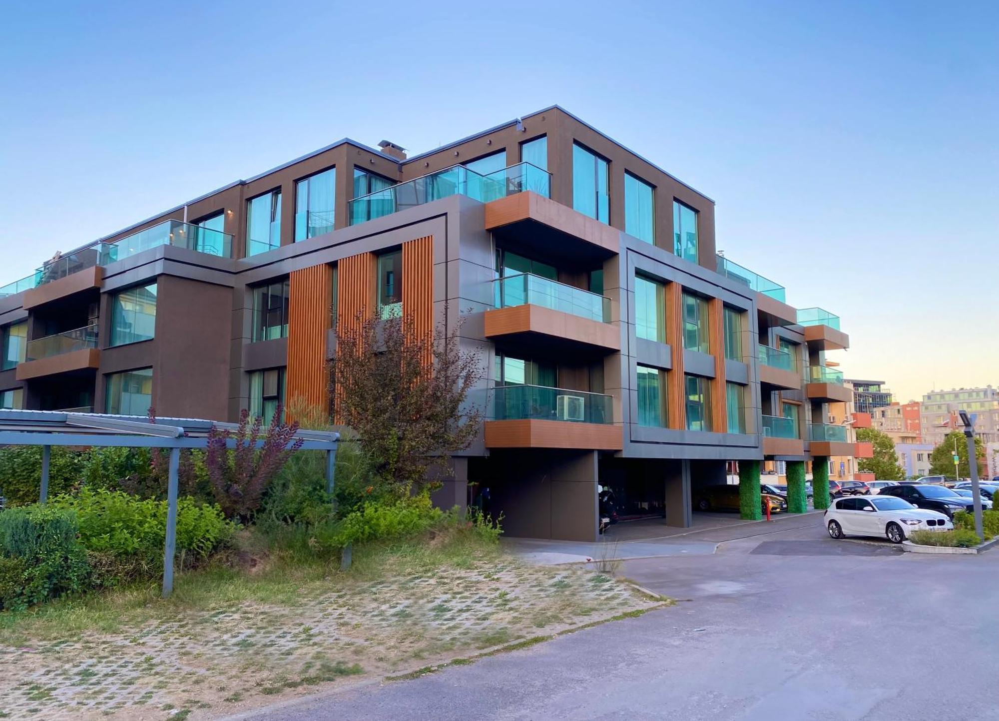 Emirates Lux Apartment And Parking Sofia Exterior photo